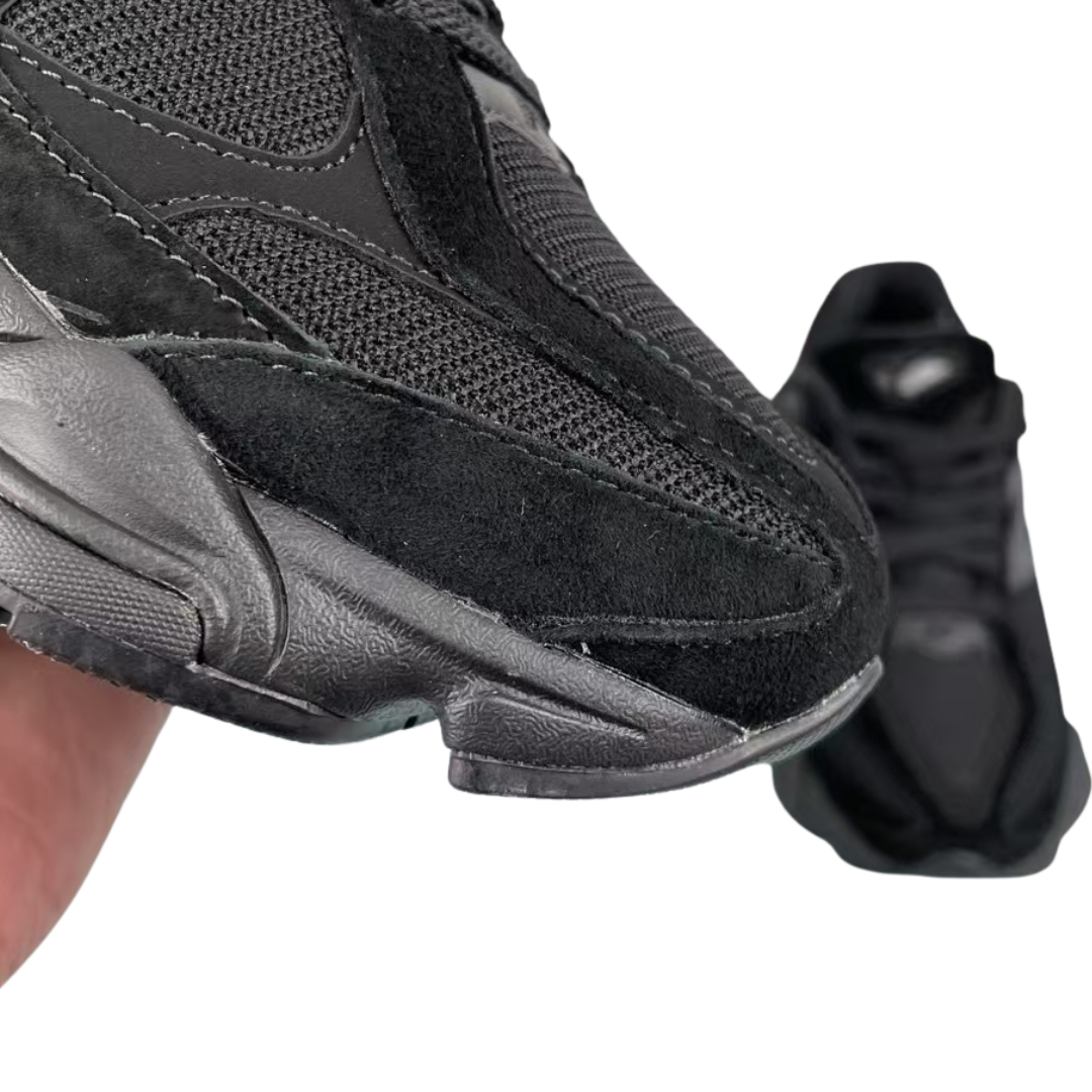 NEW 9060 Total Black